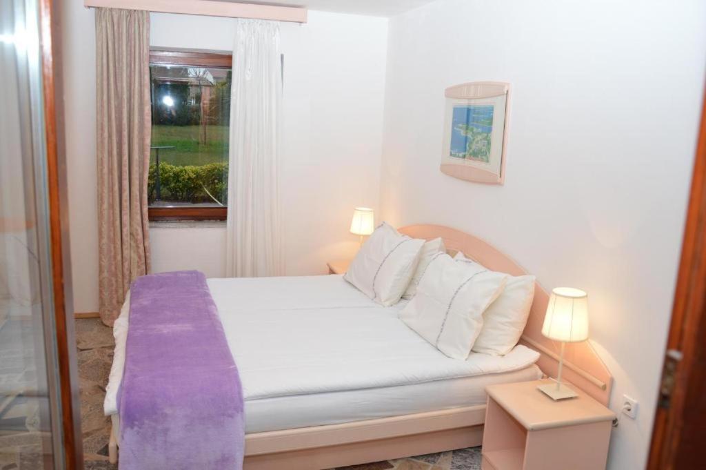 Apartments Athena Nova Vas  エクステリア 写真