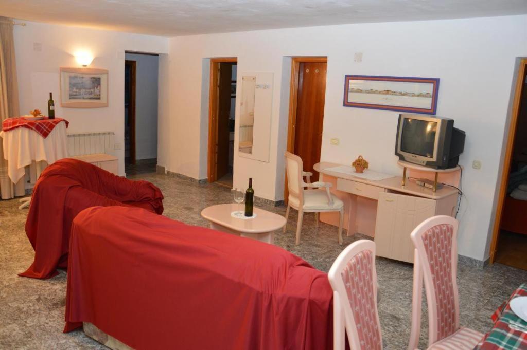 Apartments Athena Nova Vas  エクステリア 写真