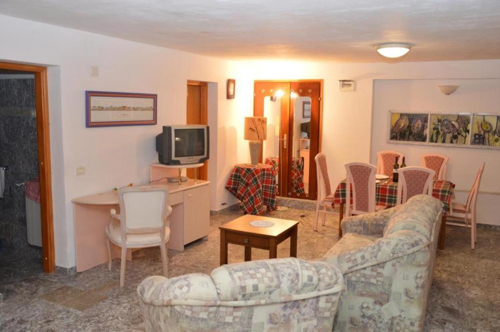 Apartments Athena Nova Vas  エクステリア 写真